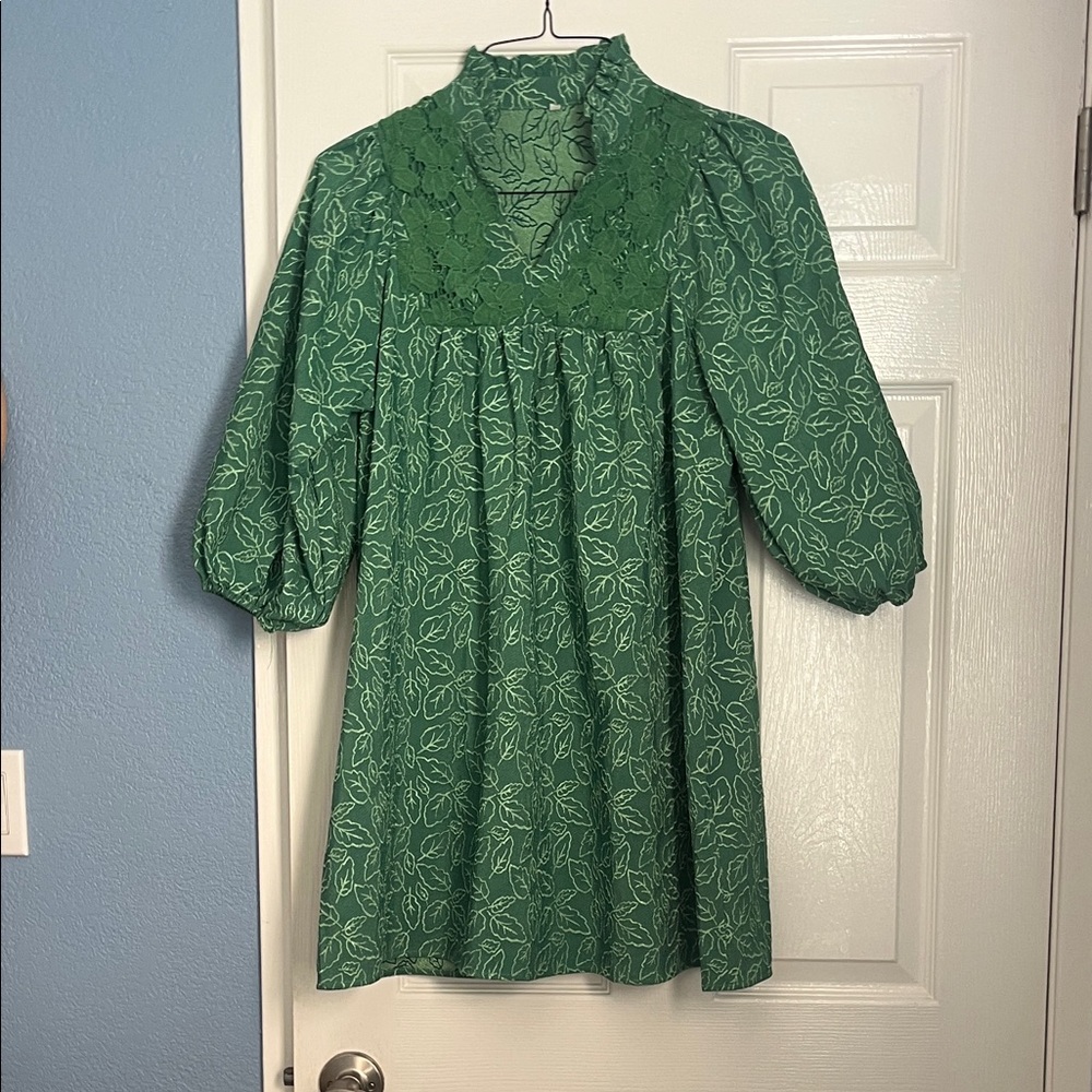 Elegant Green Lace Mini Dress never worn arrived without tag